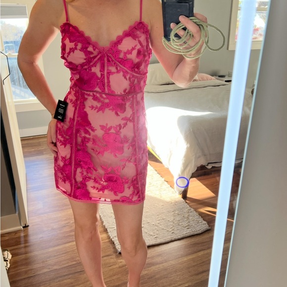 Lulus Dresses & Skirts - Gorgeous Pink Stunner!